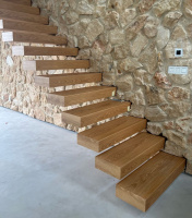  Bukoma vetknute schody z vinylu